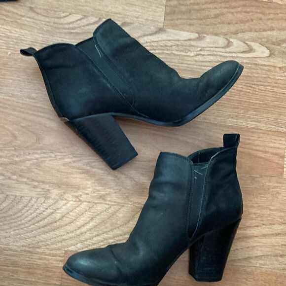 Michael Kors Black Leather Heels Sz 7 - Picture 2 of 9